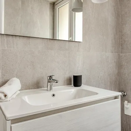 Hostmate - - Imperia's Serenity - Romolo *